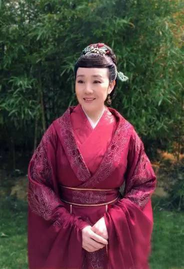 《倾世皇妃》中,她演的林心如的妈妈, 端庄,慈祥演的入