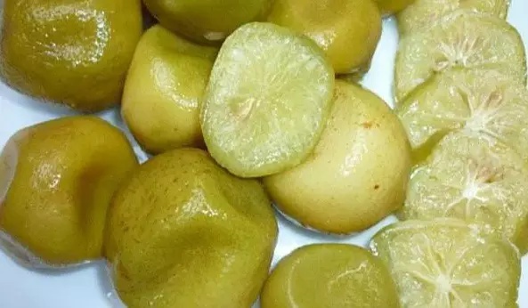 腌好的咸青柠,样子丑丑的