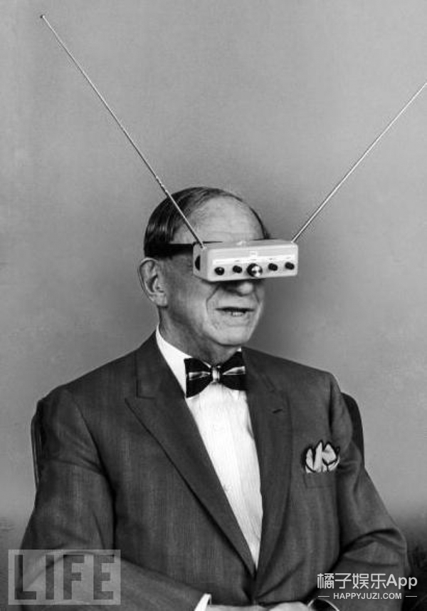 佩戴式电视机,也是科幻小说家雨果·根斯巴克的发明,在虚拟现实这个