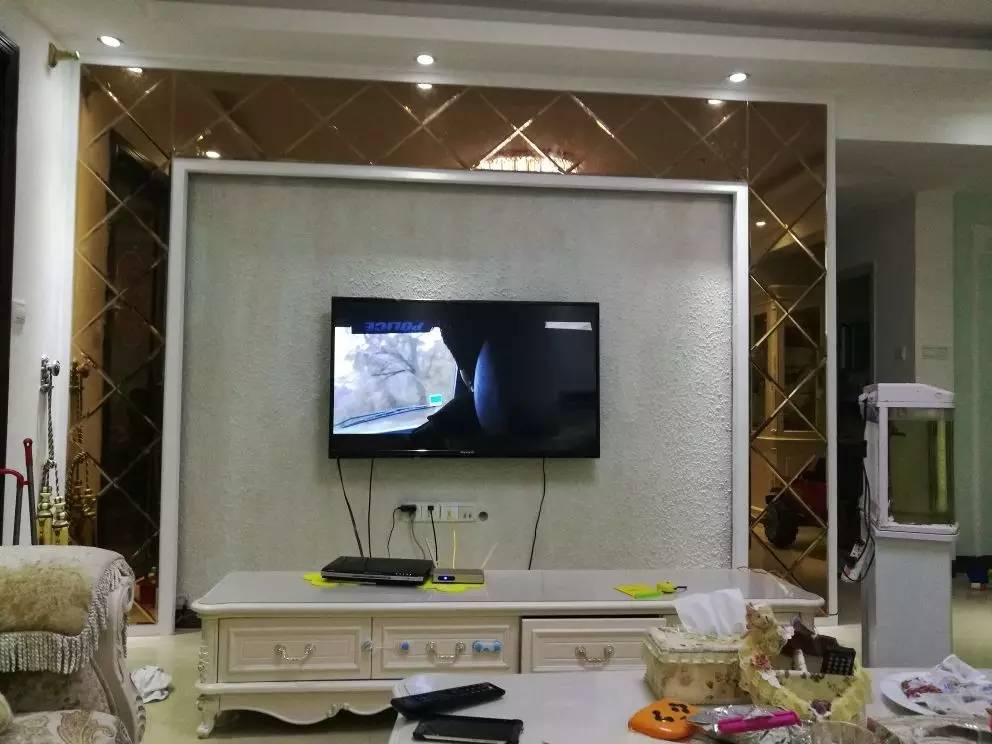 电视墙灰镜玻璃效果图图片