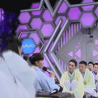 精选网友回复:◇莣萳u0:任嘉伦女友们本周六记得收看《快乐大本营》!