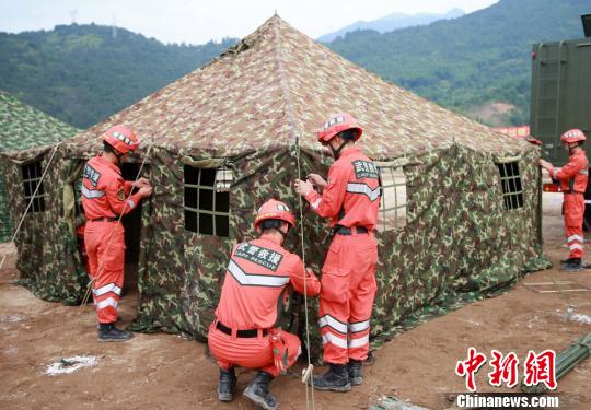 福建武警举行地震灾害应急救援演练