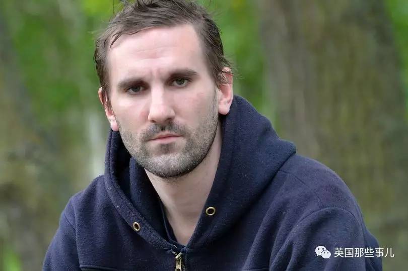 在去年春天,他的一个朋友牵线搭桥,为他介绍了一个姑娘,25岁的harriet