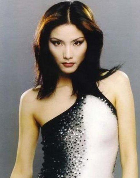 高旗是超载乐队主唱,他的太太是国际名模陈娟红,2003年陈娟红因医疗