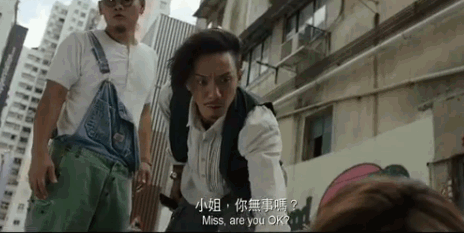 张继聪和白只无意撞到一位小姐,却没曾想这位小姐是一个"丧尸".