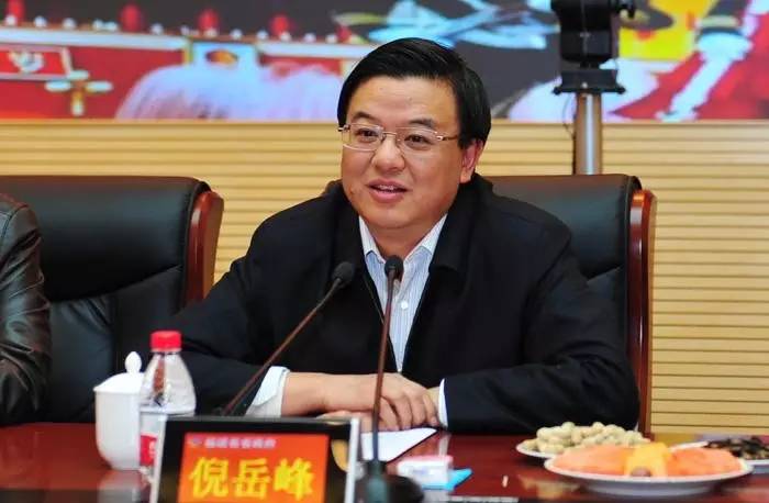 倪岳峰/资料图  国际   当地时间6月6日早上,美国总统特朗普连续在