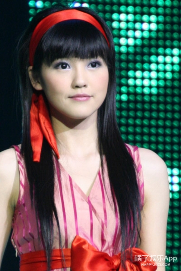 走的还是清纯的邻家妹妹路线↓然后橘子君就去翻了翻杨子姗的老照片