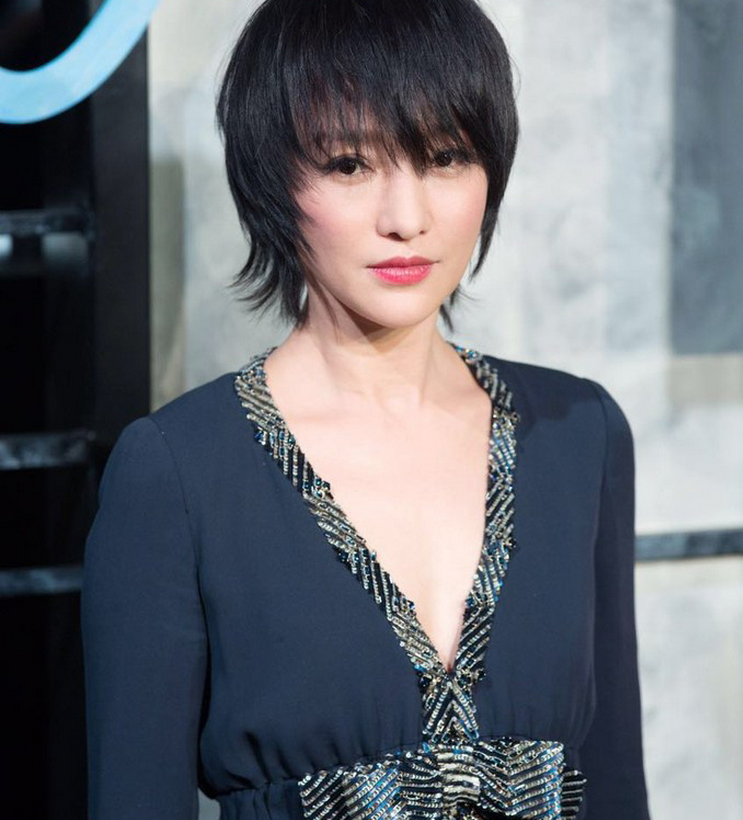 周迅穿睡衣近照,网友:这是蜡像还是整容失败?_凤凰网娱乐_凤凰网