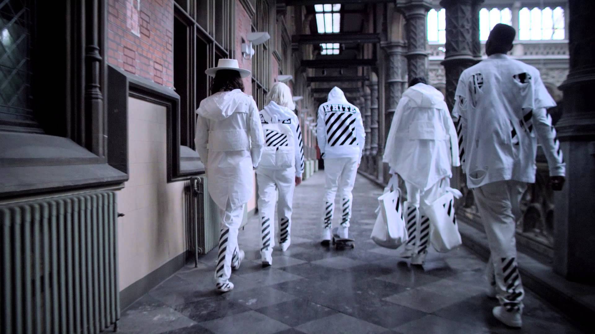 他不仅创立的潮牌 off-white ,同时也是kanye west的前创意总监,他