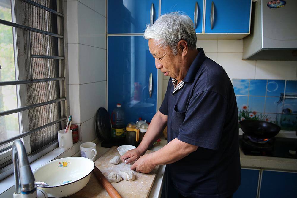 访77年高考生赵志斌:毕业十年重参高考 东北知青忆当年考题