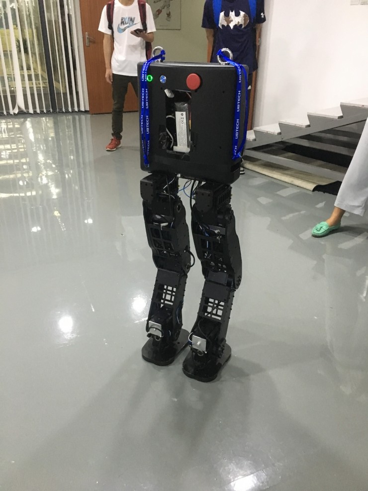 (优必选的双足机器人)