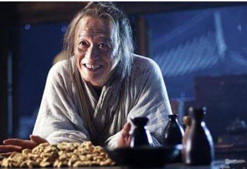 他是极乐阁的主人,宇文家族的老太爷宇文席--一个喜欢虐童的"神经病"