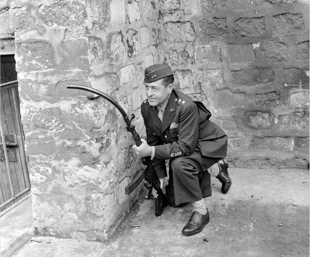 二战竟有拐弯枪这种操作威力真的能打死人么