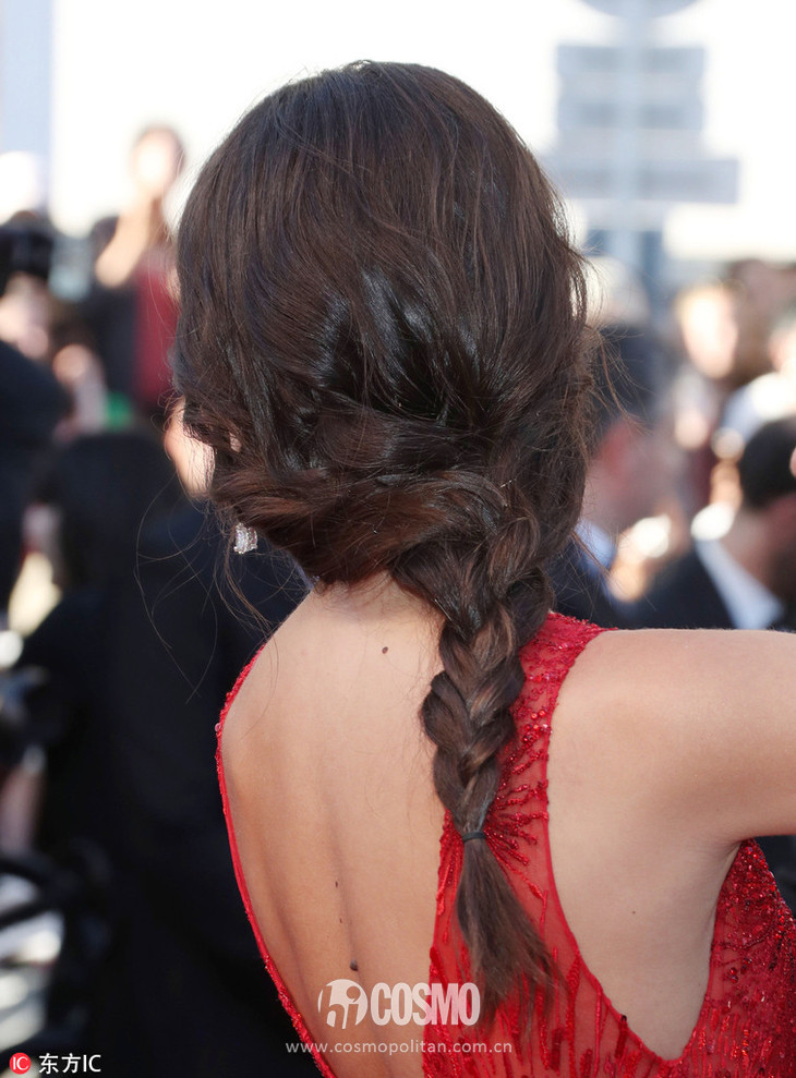 基德曼也喜欢编发,金发与辫子的结合就像冰雪奇缘的里女王,有气质到骨