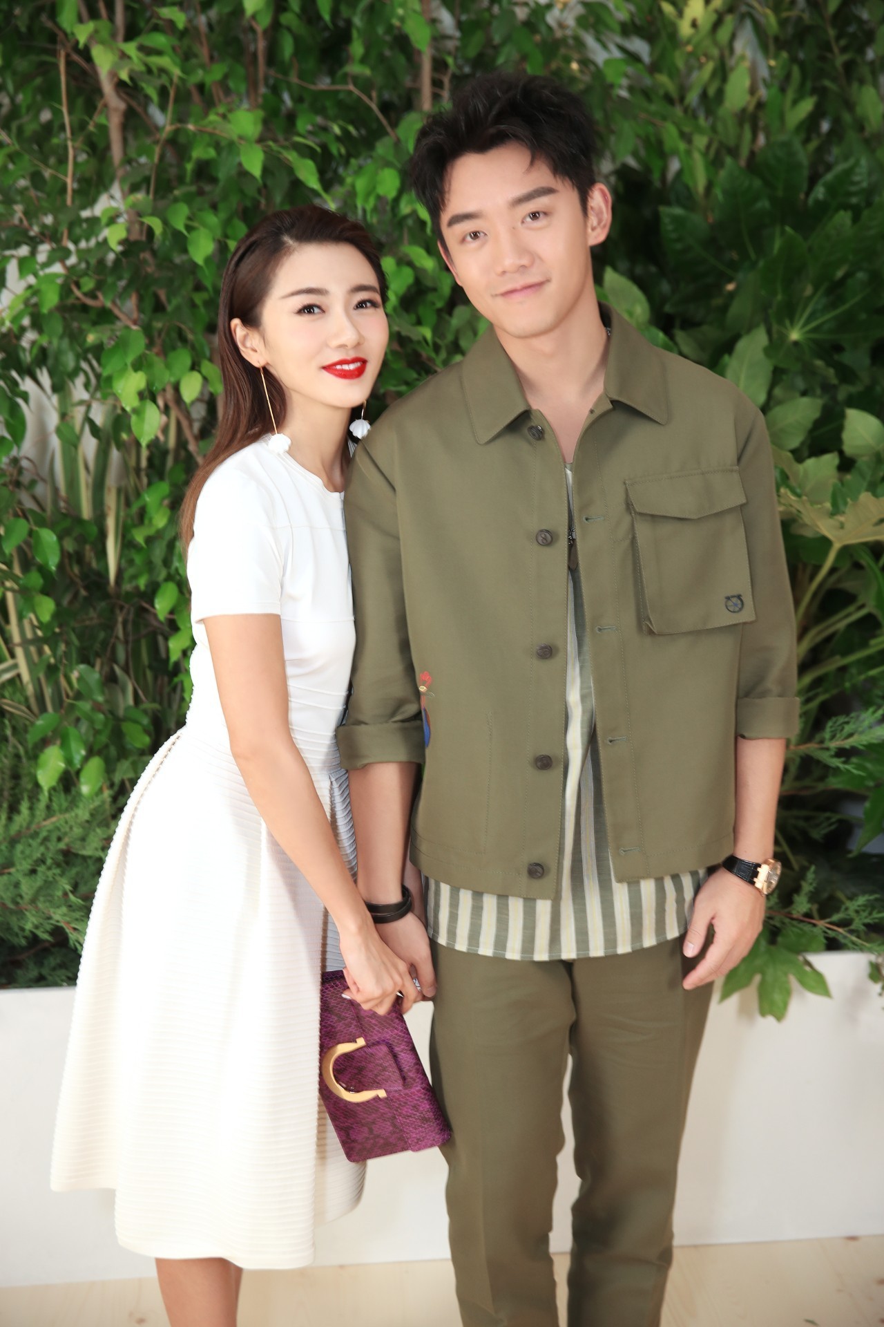 爱的抱抱时不时来个浪漫"偷袭"郑恺会偷偷亲yvonne打出了比满分还高的