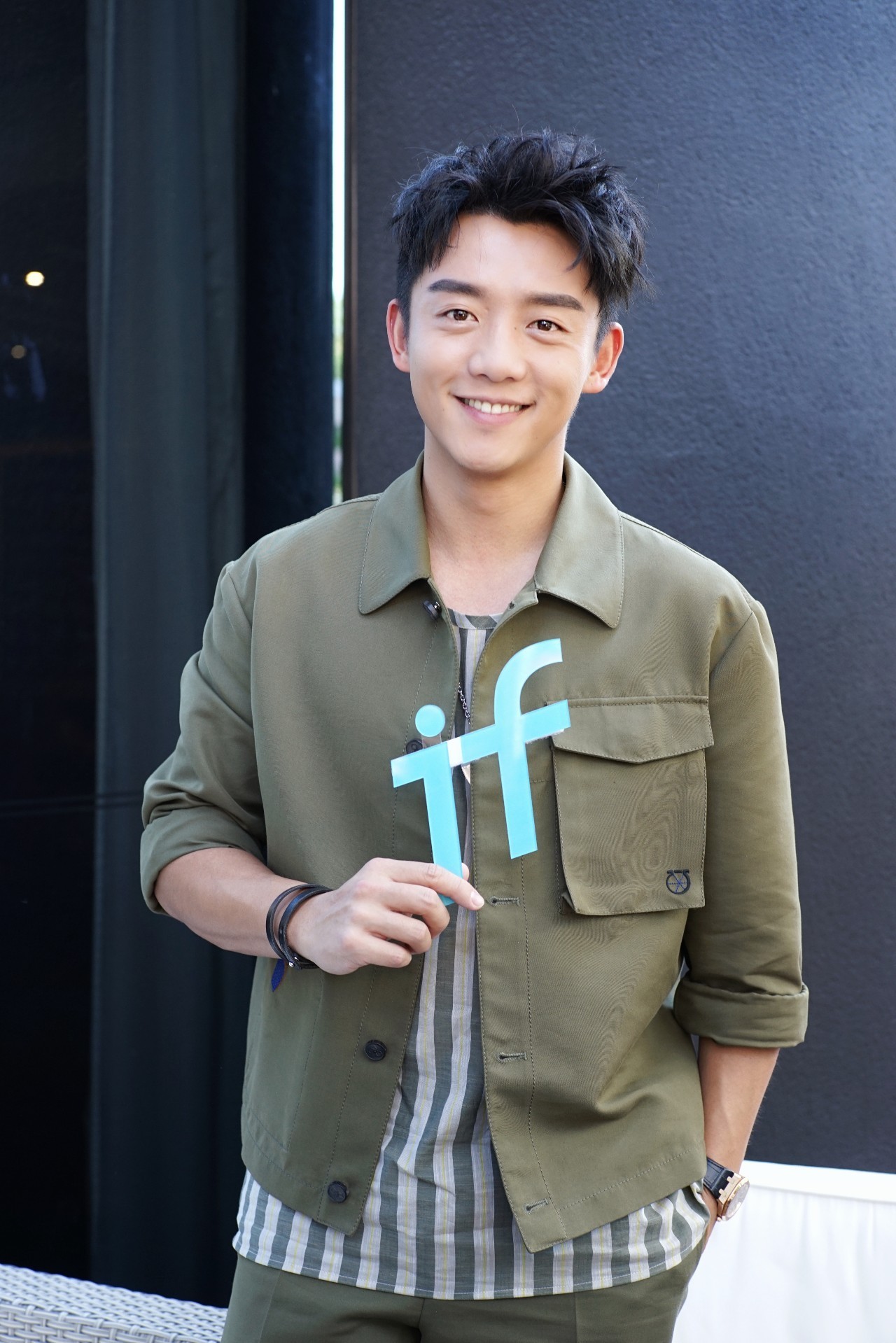 与郑恺来了一场邂逅if 姐最近在参加米兰时尚周