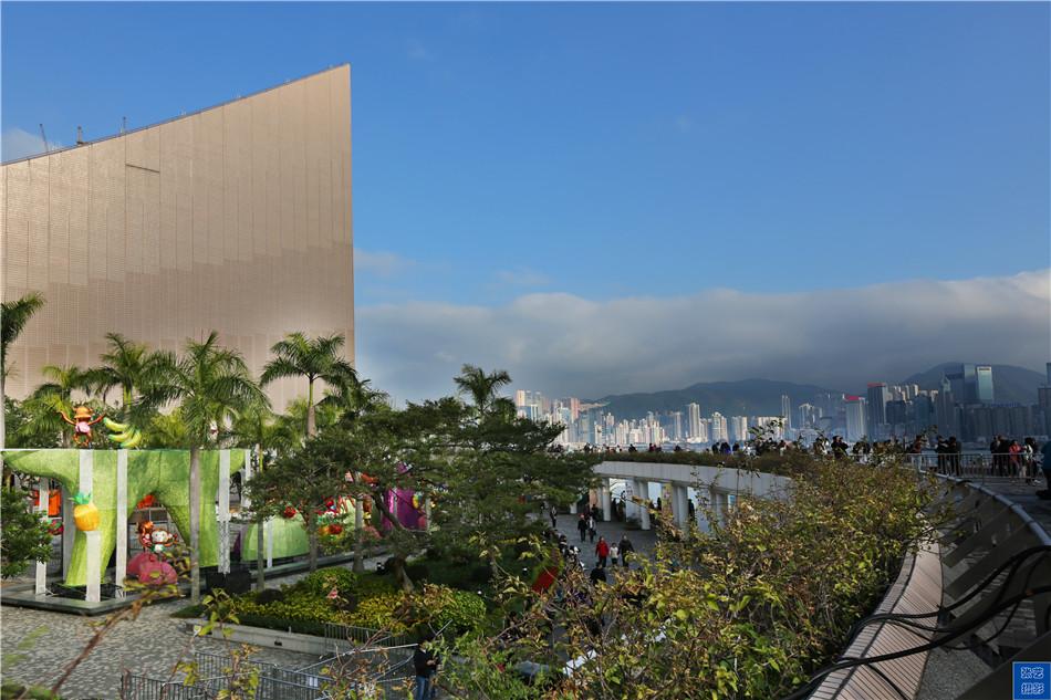 香港與大陸的同根所在;而近代代文化,香港文化是在殖民主義壓迫和剋制