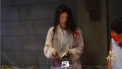 "即便没有自己的戏份,也会主动充当摄像大哥.