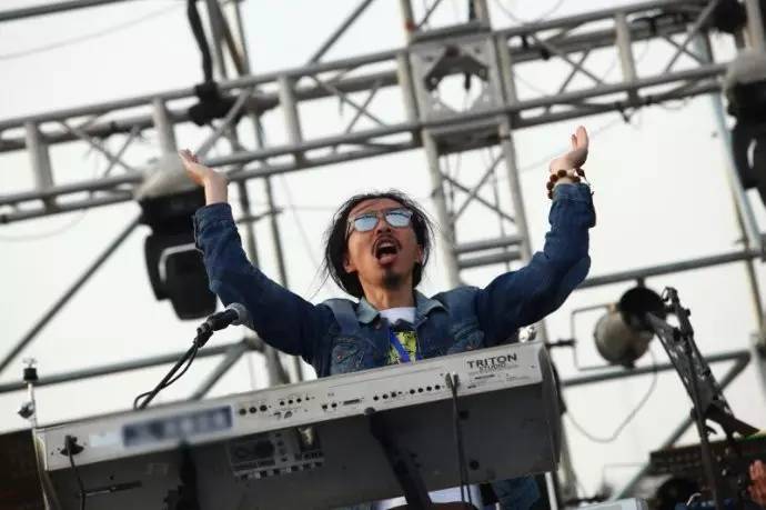 臧鸿飞:摇滚圈抓纪律,奇葩说讲段子