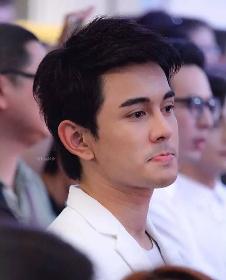 泰国著名歌手gun napat injaieua为父母建房子 网友爆赞