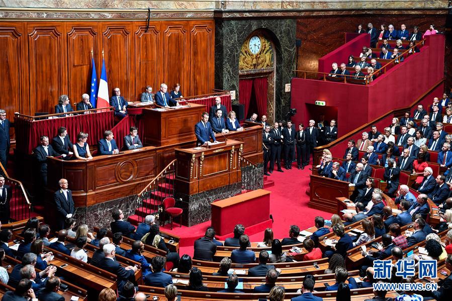 巴黎郊外的凡尔赛宫拍摄的参议院和国民议会(议会上下院)联席会议现场
