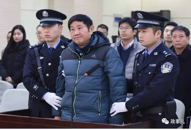 "罩着"色情场的幕后官员