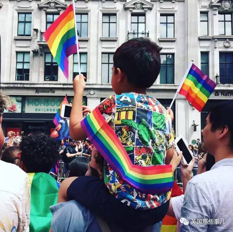 伦敦举办同性恋骄傲大狂欢:国会大楼都亮起彩虹色!
