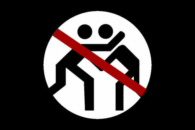 不要打架打输住院,打赢坐牢前段时间,一个劝解打架的标语迅速走红网络