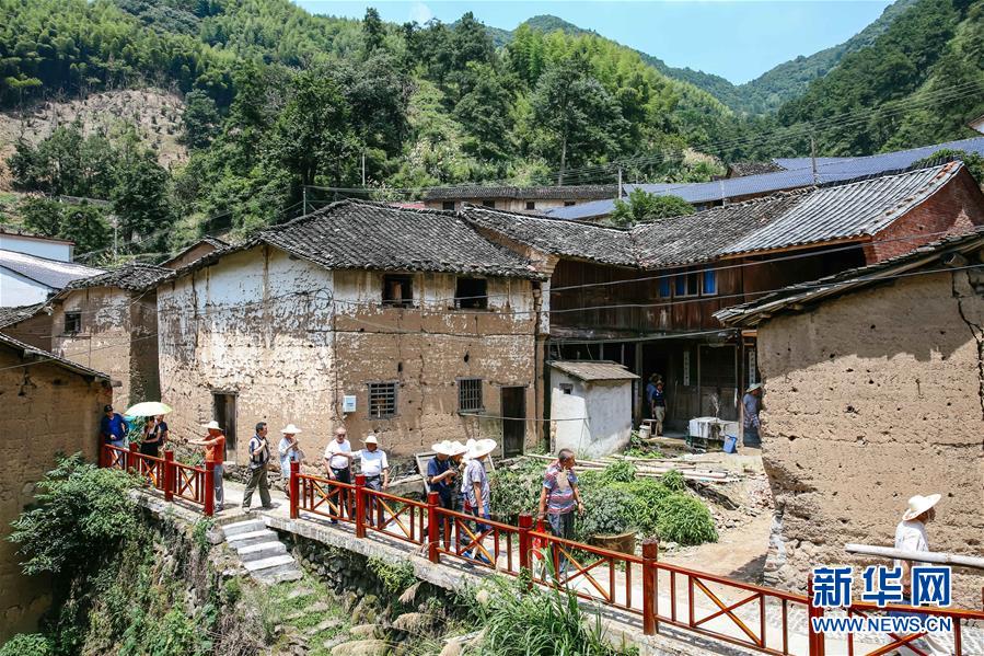 消夏好去处 山村旅游热