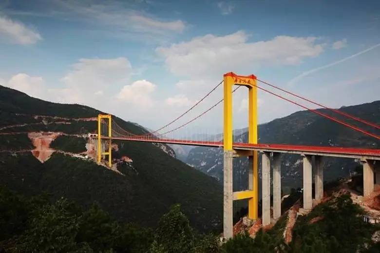 天空之桥,世界第一高特大桥云南普立大桥的壮美风光,仿佛腾云驾雾