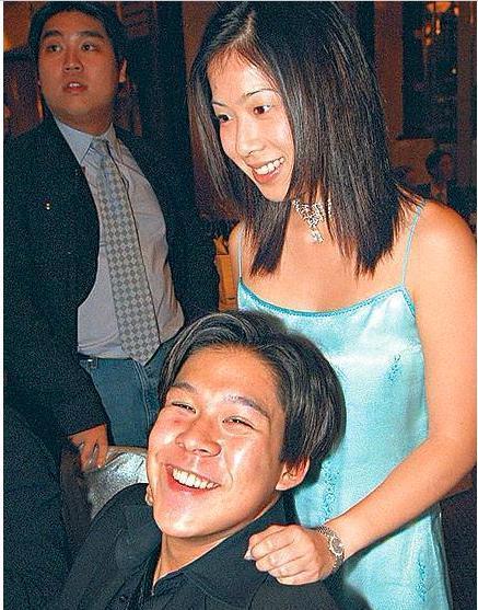 看霍启刚前两任女友的照片,才知道他为何对郭晶晶情有独钟_凤凰网娱乐