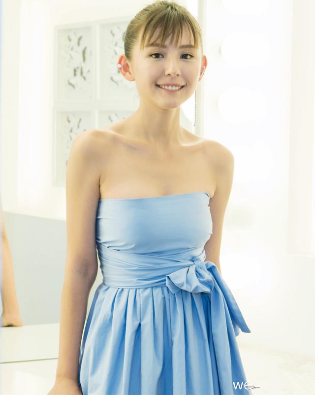 15岁出道就演女一号,演《甄嬛传》没火起来,近日因一张照片走红