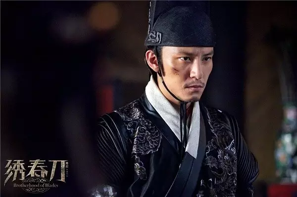 边境战乱,政治黑暗,官商勾结. 崇祯还没未继位,魏忠贤依旧一手遮天.