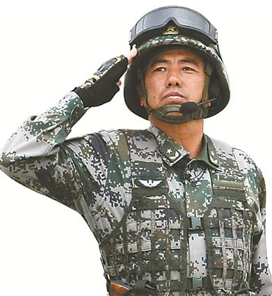 战车方队由04a履带式步战车和08式轮式步战车混合编成,领队为赵宇少将