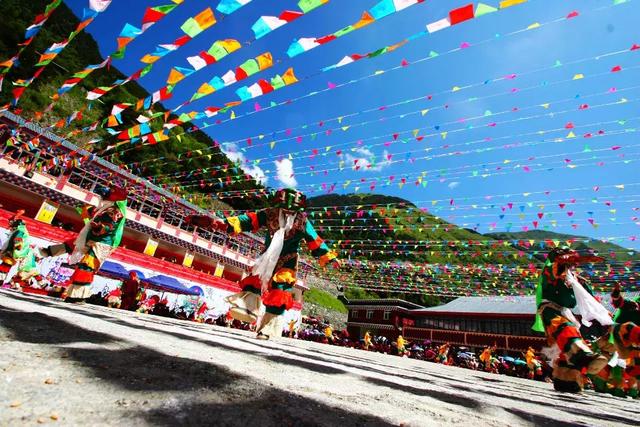阿坝金川腾龙寺:精彩的金刚舞表演