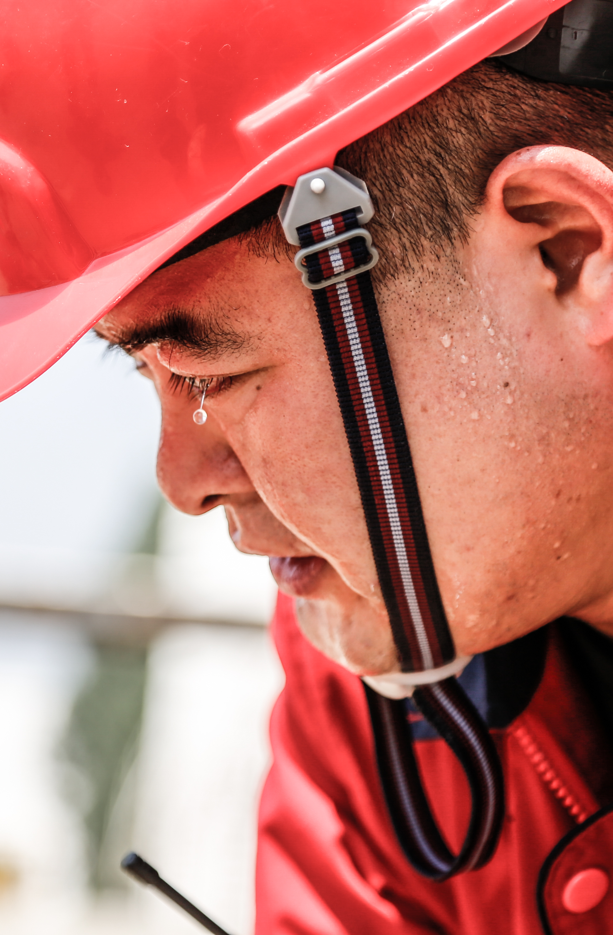 烈日下的"查漏人"