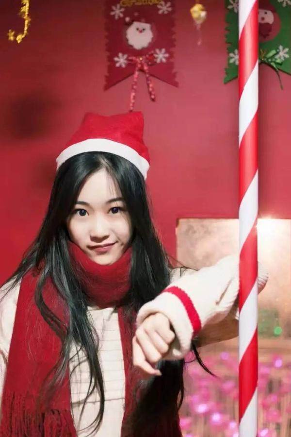山理工文学院校花再出新照梨涡浅笑美翻啦