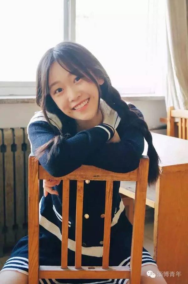 山理工文学院校花再出新照梨涡浅笑美翻啦