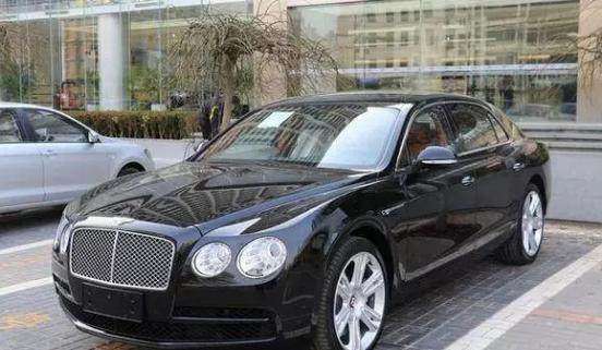 现在的李连杰在深山中修行,这些豪车都没人理,估计一段时