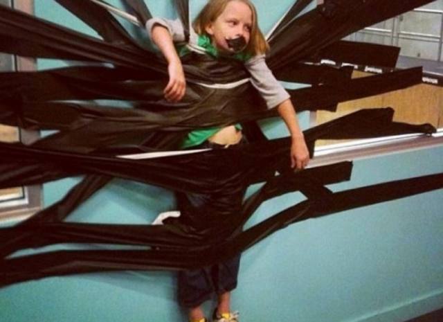 第三张在中国会被打断腿,看看这些家长是怎么教育熊孩子的!