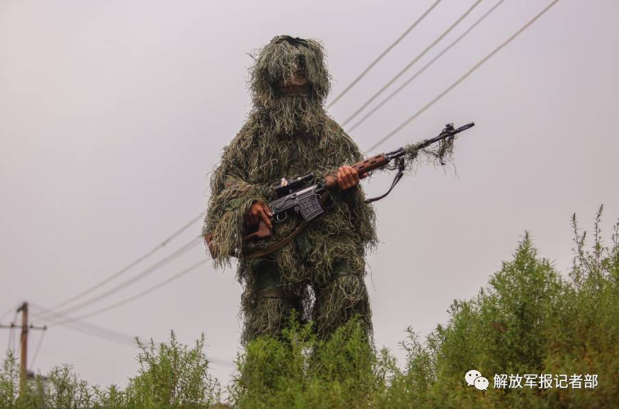 穿上伪装服的狙击手原来是这样!难得一见