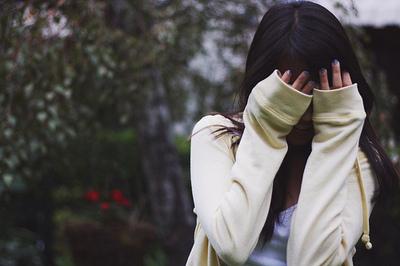 你知道无力跪在墙角哭得撕心裂肺的滋味吗?