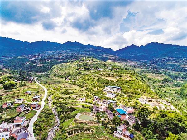 7月19日,奉节县草堂镇竹坪村全貌.