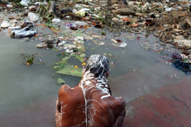 我们在印度真的活不过三秒因为那里的垃圾多的让人崩溃