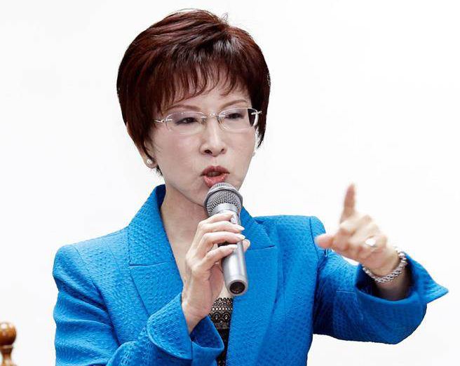 蔡英文长袖看棒球网友炸锅 "空心菜"何时端上桌?