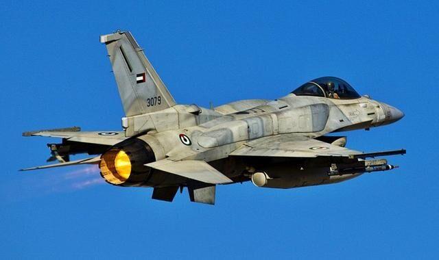 图为阿联酋空军装备的f16e战机近日,美国新闻网公布了全球十大现役