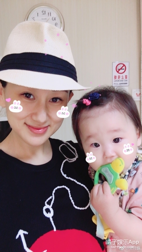 经常在微博上虐一虐狗↓不用照顾老公和孩子的时候呢,张丹露就开始