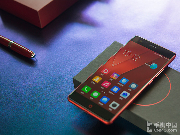 努比亚z17正面采用无边框屏幕