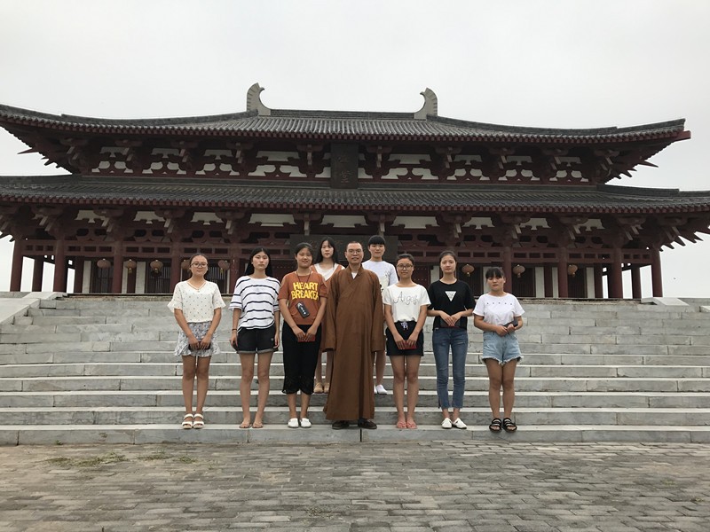 2017年8月17日上午,河北邯郸成安二祖寺,又一次迎来了考上大学的东,西
