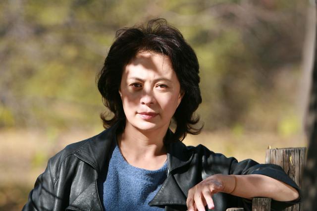 八十年代最标淮美人,从不跨戏,虽没有大红大紫,演技却无可挑剔